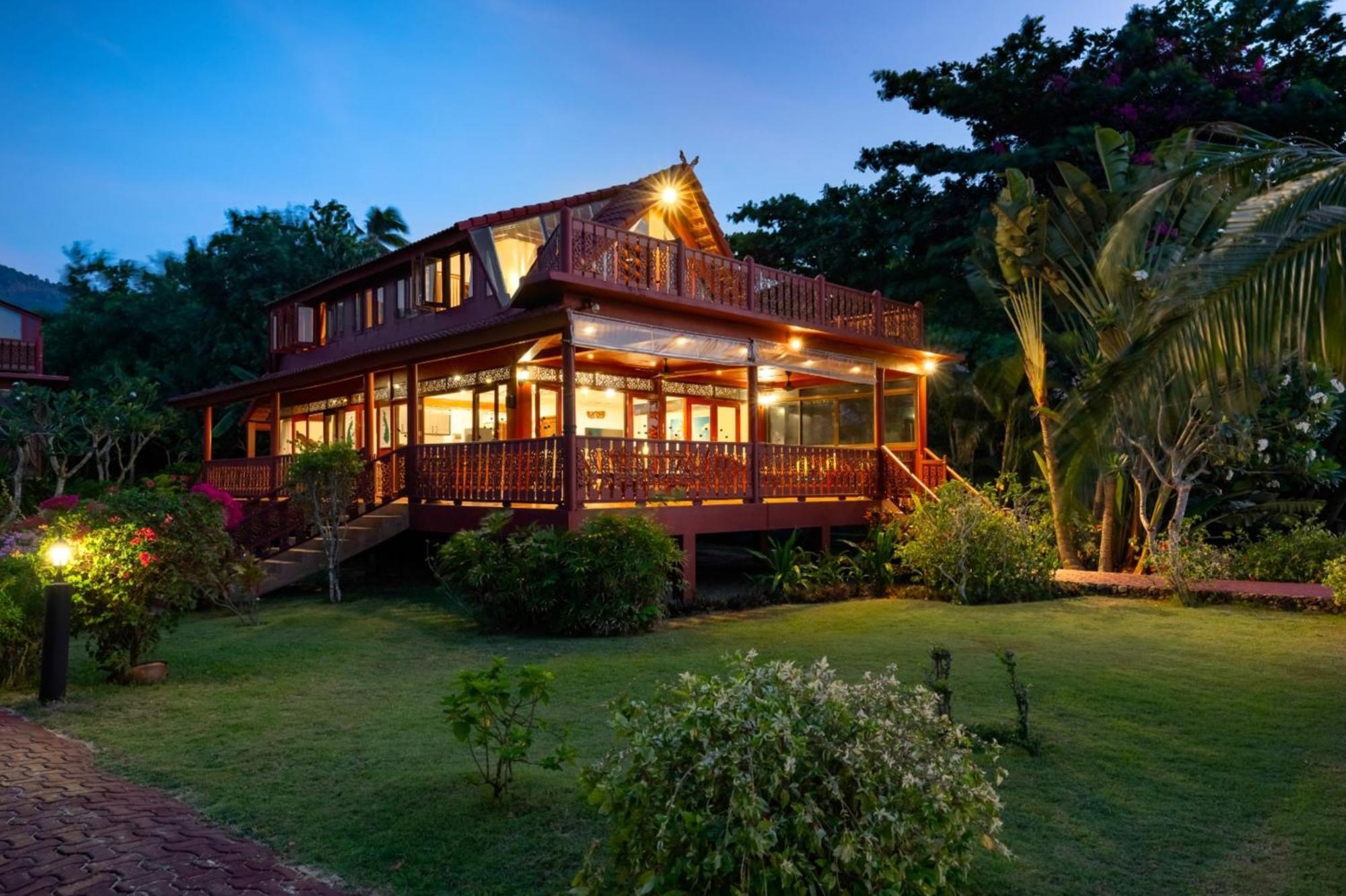 Beachfront Villa, Bang Po Ban Bang Po Exterior foto